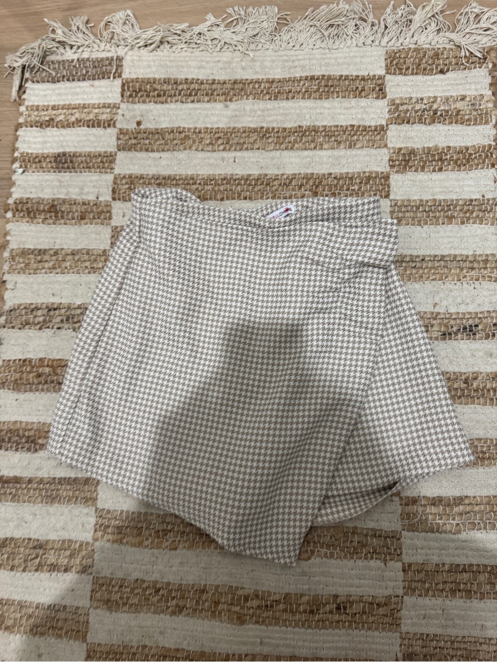 Houndstooth Skort in Cream and Taupe